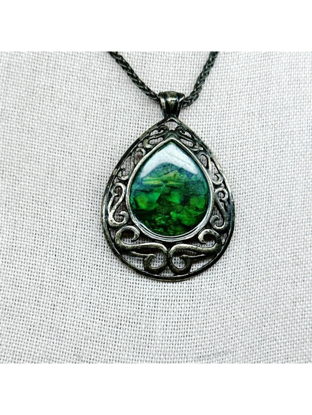 5355gc. Bronze Green Resin Necklace Filigree